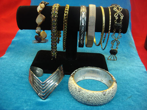 Estate Find - 10 Vintage Costume Bracelets Lot #110