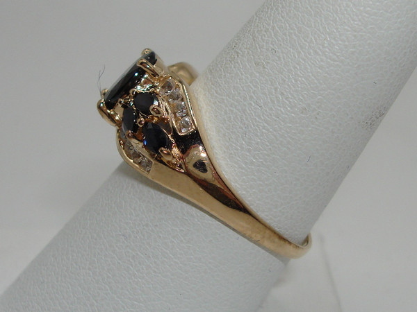 Stunning 14K Gold Sapphire & Diamond Ring (Size 9) - Approx. 2ctw Diamonds