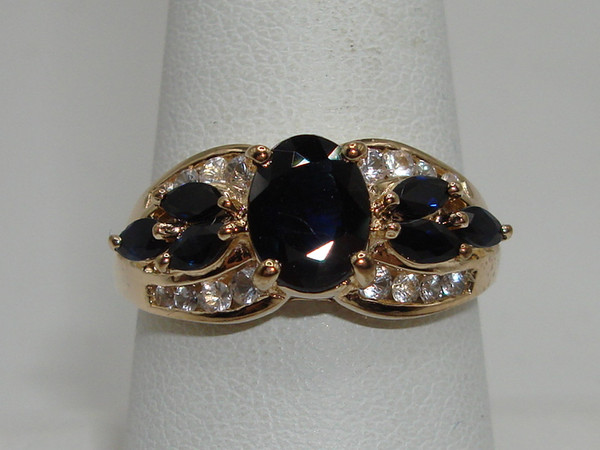 Stunning 14K Gold Sapphire & Diamond Ring (Size 9) - Approx. 2ctw Diamonds