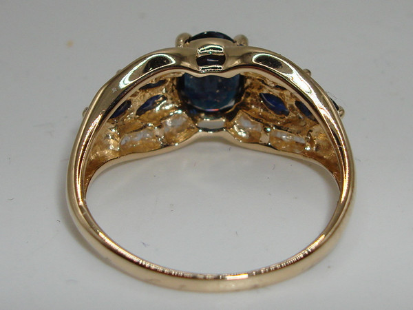 Stunning 14K Gold Sapphire & Diamond Ring (Size 9) - Approx. 2ctw Diamonds