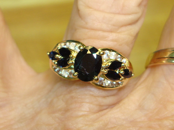 Stunning 14K Gold Sapphire & Diamond Ring (Size 9) - Approx. 2ctw Diamonds