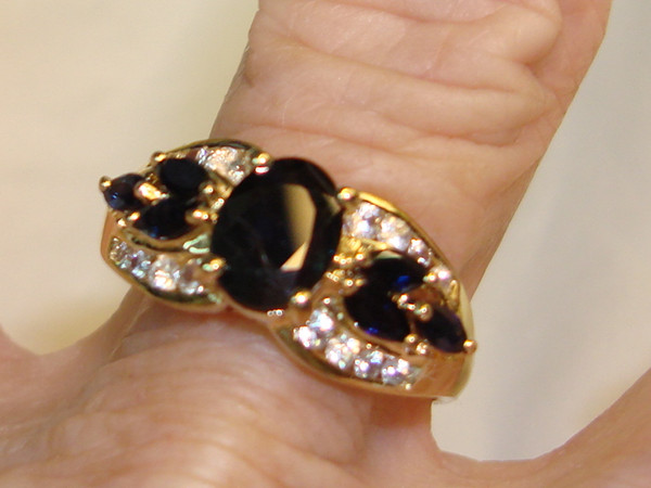 Stunning 14K Gold Sapphire & Diamond Ring (Size 9) - Approx. 2ctw Diamonds