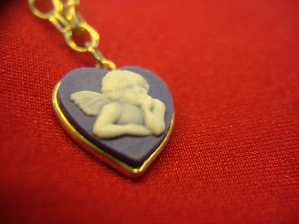 Vintage 10K Yellow Gold Angel Heart Bracelet - Pre-Owned, Excellent Condition