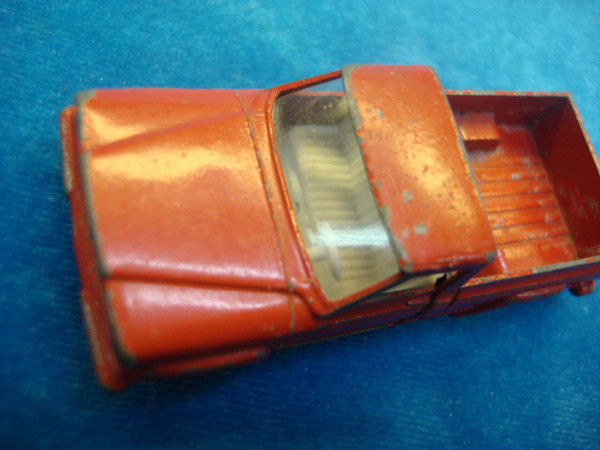 Vintage Matchbox Lesney No. 71B Jeep Gladiator Pickup (1964) - Mild Play Wear