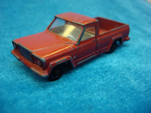 Vintage Matchbox Lesney No. 71B Jeep Gladiator Pickup (1964) - Mild Play Wear
