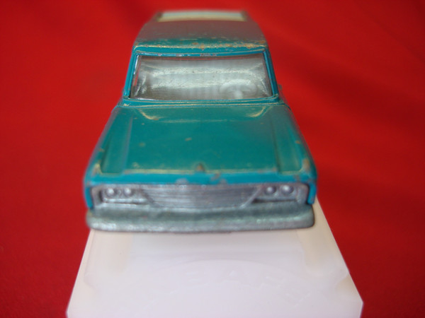 Vintage Matchbox Lesney No. 42B Studebaker Lark Wagonaire (1965) - Mild Playwear