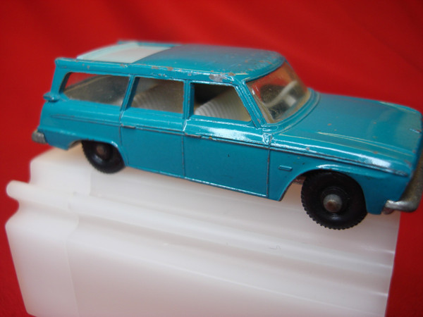 Vintage Matchbox Lesney No. 42B Studebaker Lark Wagonaire (1965) - Mild Playwear