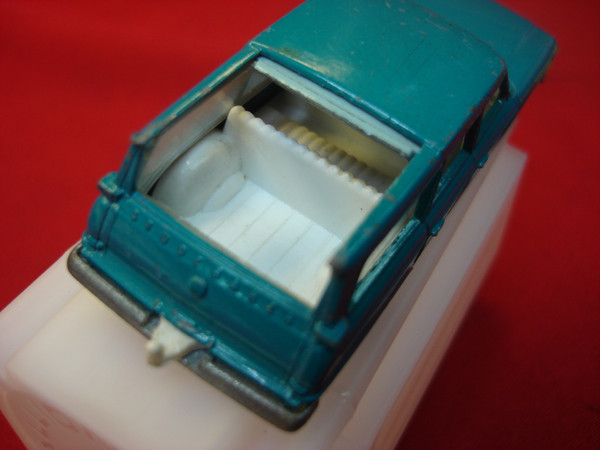 Vintage Matchbox Lesney No. 42B Studebaker Lark Wagonaire (1965) - Mild Playwear