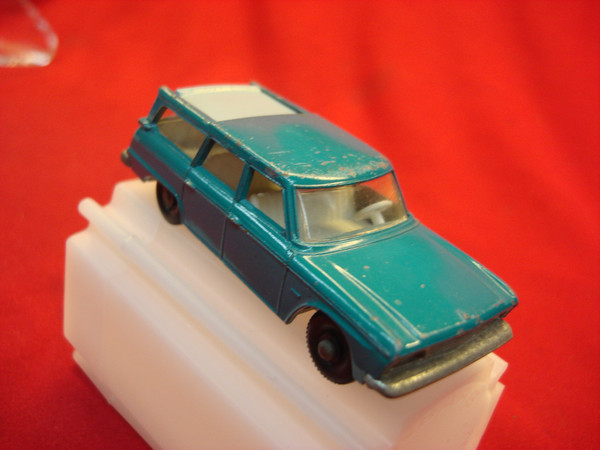 Vintage Matchbox Lesney No. 42B Studebaker Lark Wagonaire (1965) - Mild Playwear