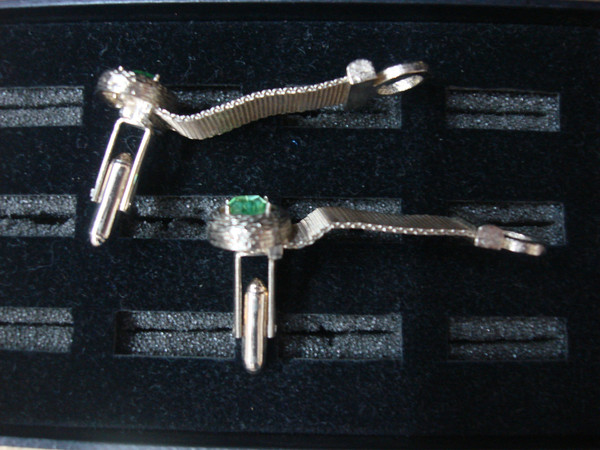 Vintage Gold Tone Wrap-Around Cufflinks with Green Stones