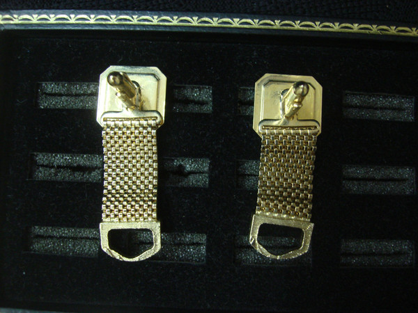 Vintage Gold Tone Wrap-Around Cufflinks with'D' Initial - Unique & Collectible