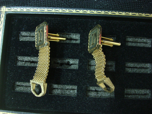 Vintage Gold Tone Wrap-Around Cufflinks with'D' Initial - Unique & Collectible