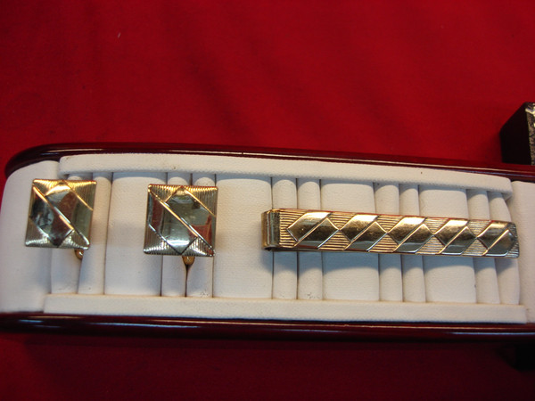 Vintage Oxford Gold Tone Tie Clip & Cufflinks Set - Pre-Owned, 2 3/4