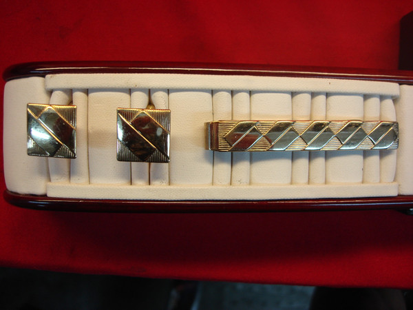 Vintage Oxford Gold Tone Tie Clip & Cufflinks Set - Pre-Owned, 2 3/4