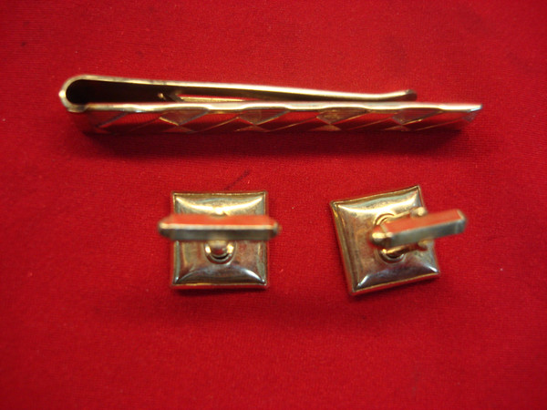 Vintage Oxford Gold Tone Tie Clip & Cufflinks Set - Pre-Owned, 2 3/4