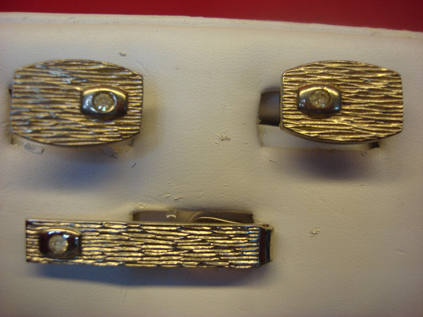 Vintage Gold-Tone Tie Clip & Cufflinks Set with Simulant Diamonds #78