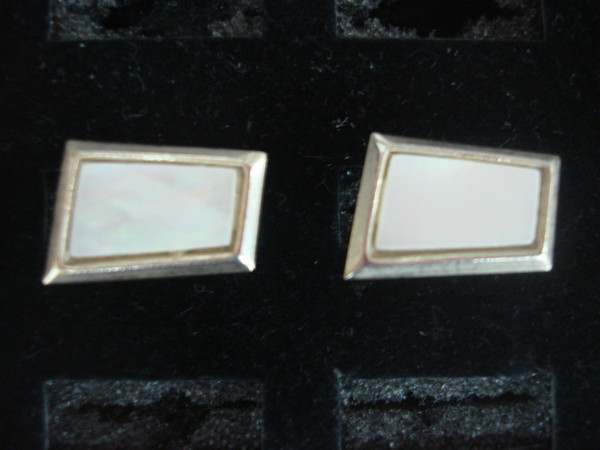 Vintage Gold Tone Cufflinks with Mother-of-Pearl Inlay - Excellent Condition