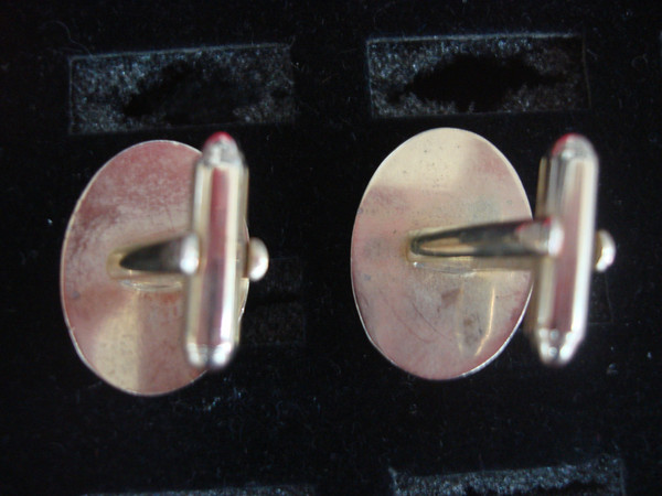 Vintage Gold-Tone Cufflinks - Elegant & Classic Pair