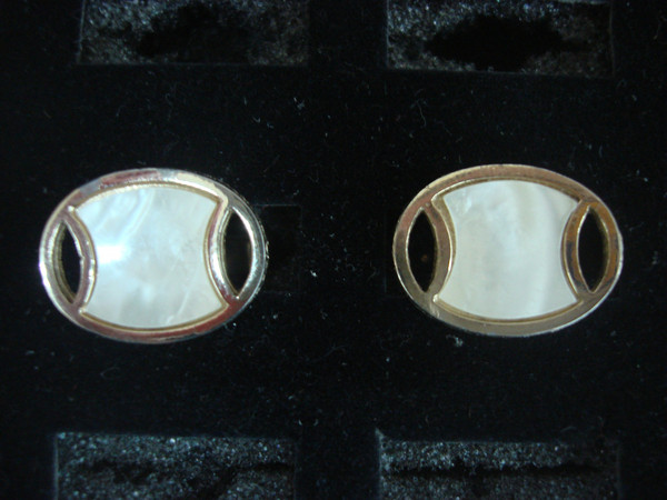 Vintage Swank Gold-Tone Mother-of-Pearl Cufflinks #109 - Excellent Condition
