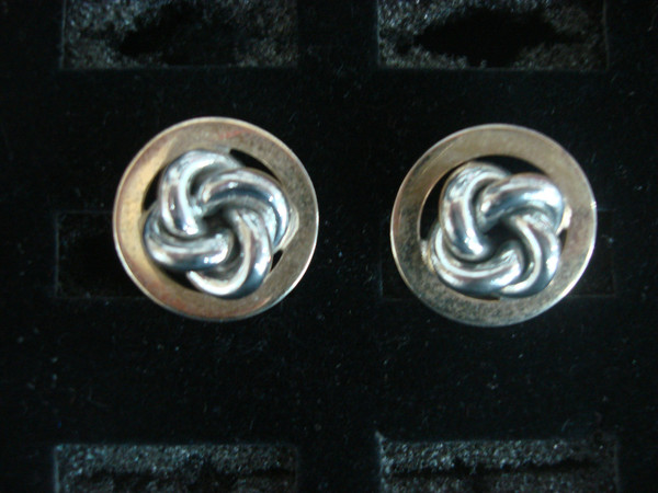 Vintage Gold-Tone Cufflinks - Unique Design, Excellent Condition