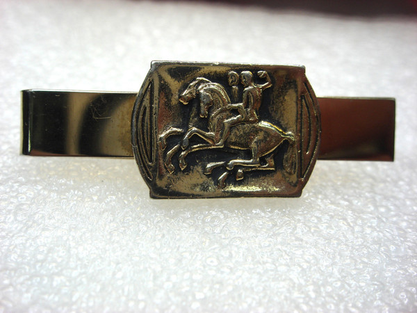 Vintage Swank Gold-Tone Tie Clip - Roman/Greek Horse Race Scene #121