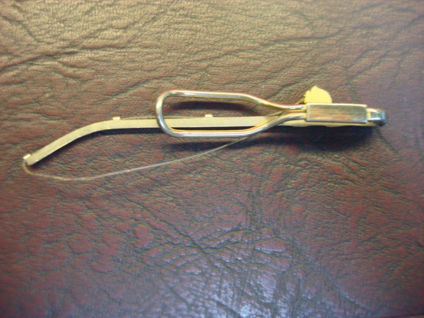 Vintage Gold Tone Fishing Rod Tie Clip - Unique & Collectible Mens Accessory