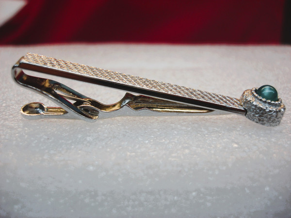 Vintage Silver-Tone Tie Clip with Green Stone - Intricate Pattern, 2.25