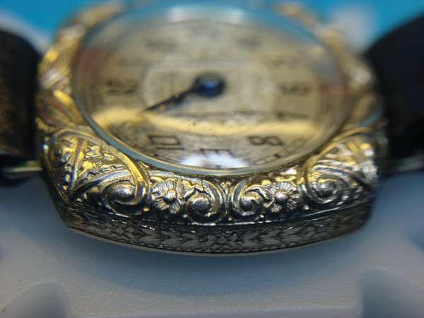 Vintage Mercer 14K White Gold Plated Wristwatch - Intricate Pattern, Excellent Condition
