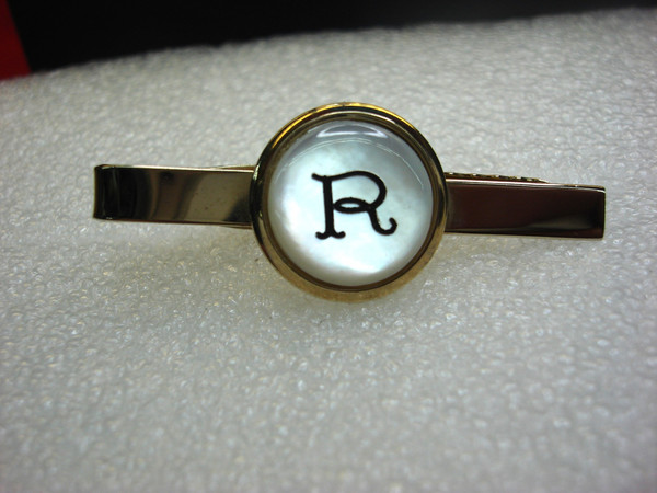 Vintage Gold Tone Tie Clip with Pearlescent'R' Design - Excellent Condition