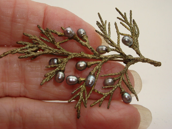 Vintage 1940s Juniper Brooch with Gray Freshwater Pearls - Estate Find