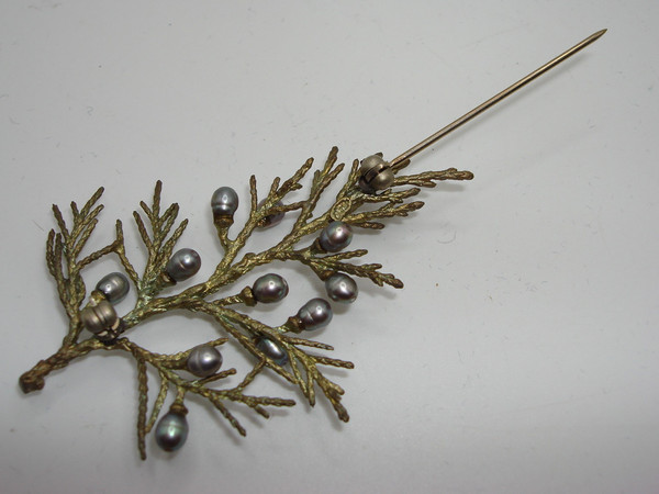 Vintage 1940s Juniper Brooch with Gray Freshwater Pearls - Estate Find
