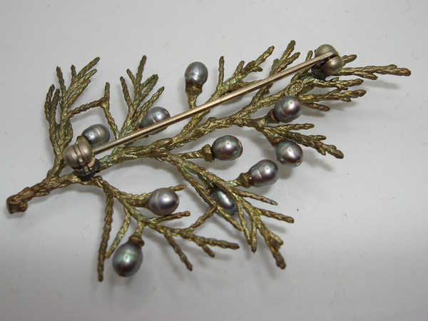 Vintage 1940s Juniper Brooch with Gray Freshwater Pearls - Estate Find