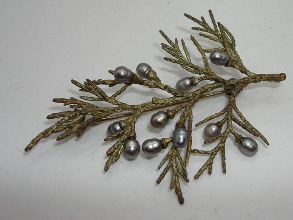 Vintage 1940s Juniper Brooch with Gray Freshwater Pearls - Estate Find