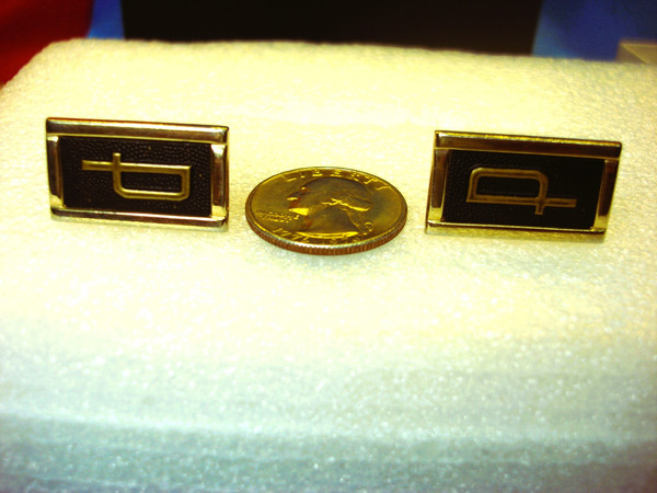 Vintage Swank Gold Tone Cufflinks with Louver Pattern & 'P' Monogram - Nice #180