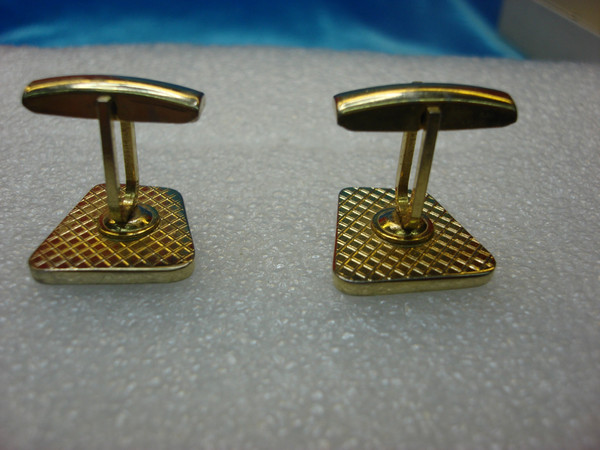 Vintage Gold Tone Golf Cufflinks - Golfer Approaching Green #181