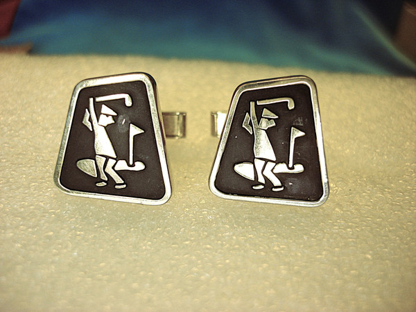 Vintage Gold Tone Golf Cufflinks - Golfer Approaching Green #181