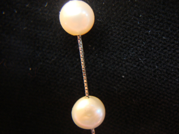 Elegant 14K White Gold Pearl Necklace (17