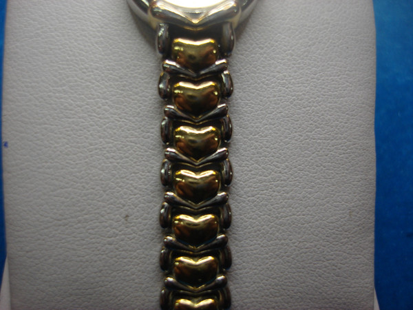 Bulova 98P11 Vintage Hearts Quartz Watch - Two-Tone Silver & Gold Bracelet, Casual Style