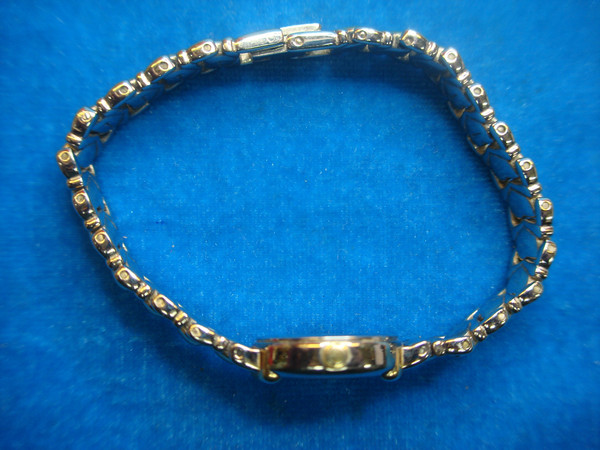 Bulova 98P11 Vintage Hearts Quartz Watch - Two-Tone Silver & Gold Bracelet, Casual Style