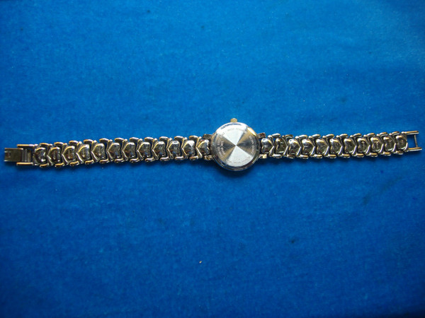 Bulova 98P11 Vintage Hearts Quartz Watch - Two-Tone Silver & Gold Bracelet, Casual Style