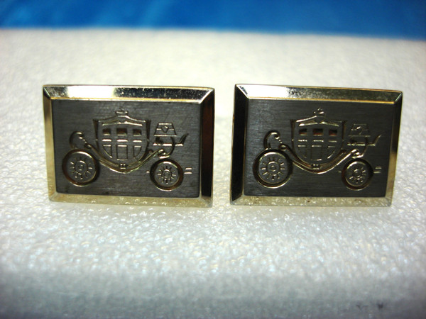 Vintage Gold & Silver Tone Horse-Drawn Coach Cufflinks #401