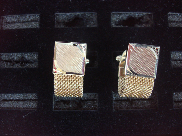 Vintage Gold Tone Wrap Around Cufflinks - Unique Design, Excellent Condition