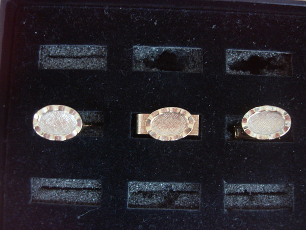 Vintage Gold Tone Tie Pin & Cufflinks Set - Unique Design, Excellent Condition #414