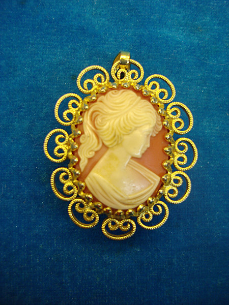 Vintage Cameo Watch Pendant - Working North Star 17 Jewels, Beautiful Details