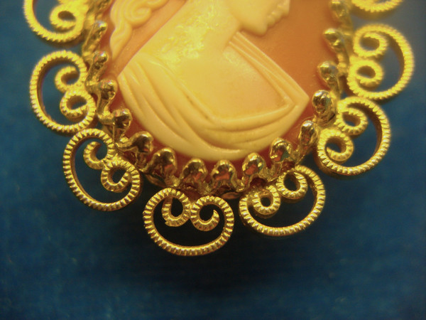 Vintage Cameo Watch Pendant - Working North Star 17 Jewels, Beautiful Details