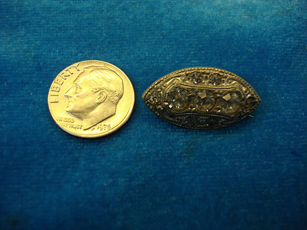 Vintage Art Deco Pin - Small, Sparkly Paste Stone Design