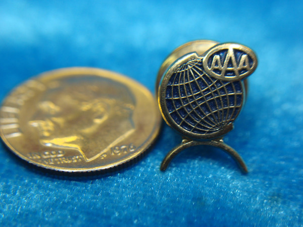 Vintage Gold-Tone Lapel Pin with Blue Enamel - Excellent Condition #463