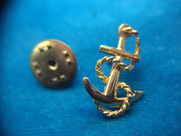 Vintage Gold Tone Anchor & Rope Lapel Pin - U.S. Navy Style - Excellent Condition
