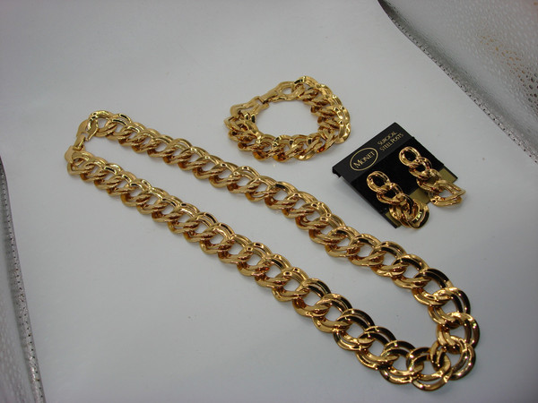 Vintage 1980s Monet Gold Tone Jewelry Set - Necklace, Bracelet & Earrings