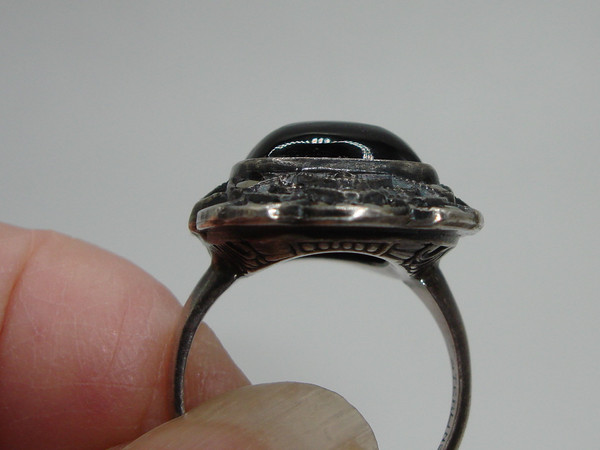 Vintage Uncas Sterling Silver Onyx & Marcasite Ring Size 6.5 (Unique & Well-Made)